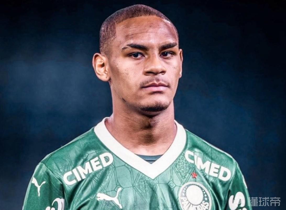 记者：爱德华多-孔塞桑暂停和曼城谈转会，正在等待巴萨行动